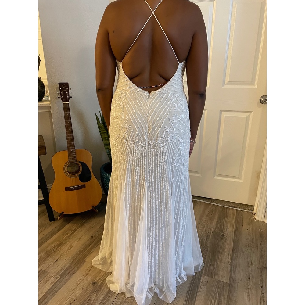 Beautiful wedding dress. Worn once. - Picture 5 of 6